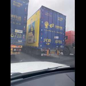 “为什么很多车没有后排中央头枕？能自己加装吗？”
