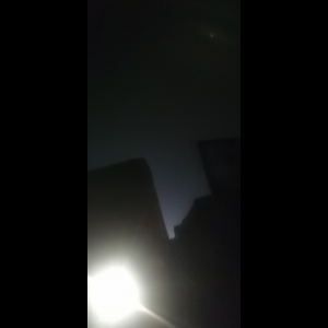 “为什么很多车没有后排中央头枕？能自己加装吗？”