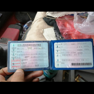 “为什么很多车没有后排中央头枕？能自己加装吗？”