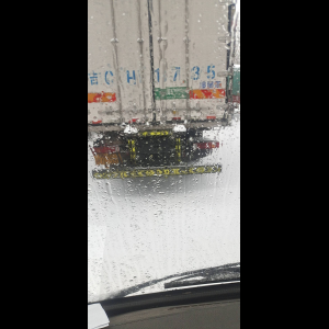 “为什么很多车没有后排中央头枕？能自己加装吗？”