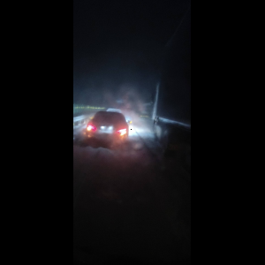 “为什么很多车没有后排中央头枕？能自己加装吗？”