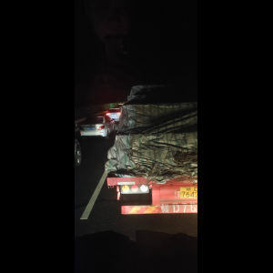 “为什么很多车没有后排中央头枕？能自己加装吗？”
