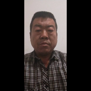 “为什么很多车没有后排中央头枕？能自己加装吗？”