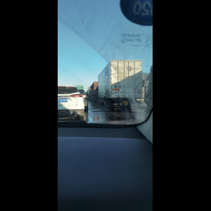 “为什么很多车没有后排中央头枕？能自己加装吗？”