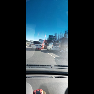 “为什么很多车没有后排中央头枕？能自己加装吗？”