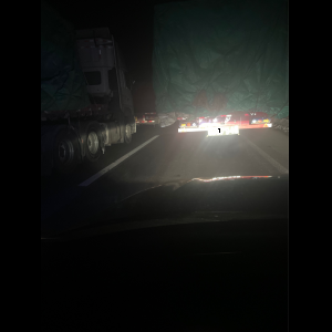 “为什么很多车没有后排中央头枕？能自己加装吗？”