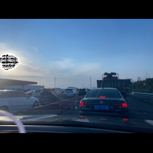 “为什么很多车没有后排中央头枕？能自己加装吗？”