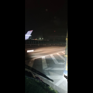 “为什么很多车没有后排中央头枕？能自己加装吗？”