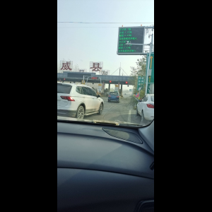 “为什么很多车没有后排中央头枕？能自己加装吗？”