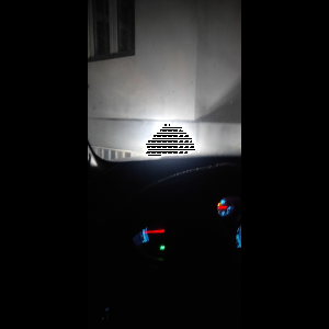 “为什么很多车没有后排中央头枕？能自己加装吗？”