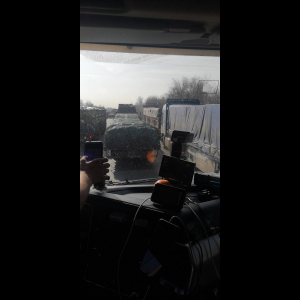 “为什么很多车没有后排中央头枕？能自己加装吗？”