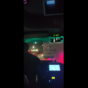 “为什么很多车没有后排中央头枕？能自己加装吗？”