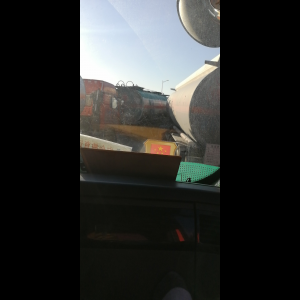 “为什么很多车没有后排中央头枕？能自己加装吗？”