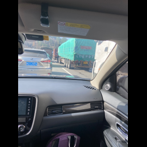 “为什么很多车没有后排中央头枕？能自己加装吗？”