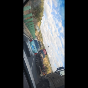 “为什么很多车没有后排中央头枕？能自己加装吗？”