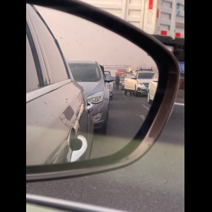 “为什么很多车没有后排中央头枕？能自己加装吗？”