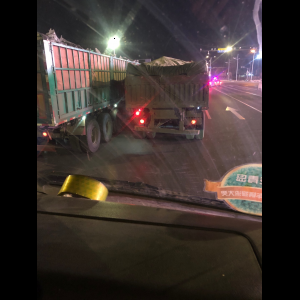 “为什么很多车没有后排中央头枕？能自己加装吗？”