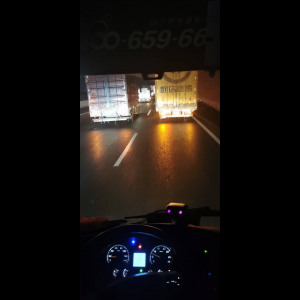 “为什么很多车没有后排中央头枕？能自己加装吗？”