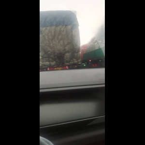 “为什么很多车没有后排中央头枕？能自己加装吗？”