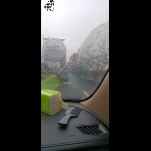 “为什么很多车没有后排中央头枕？能自己加装吗？”