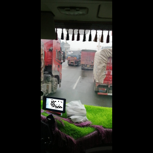 “为什么很多车没有后排中央头枕？能自己加装吗？”